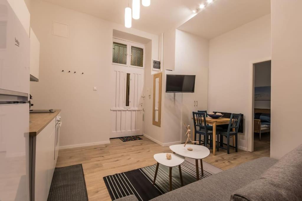 A+ Budapest Central Dob Street Apartment Bagian luar foto
